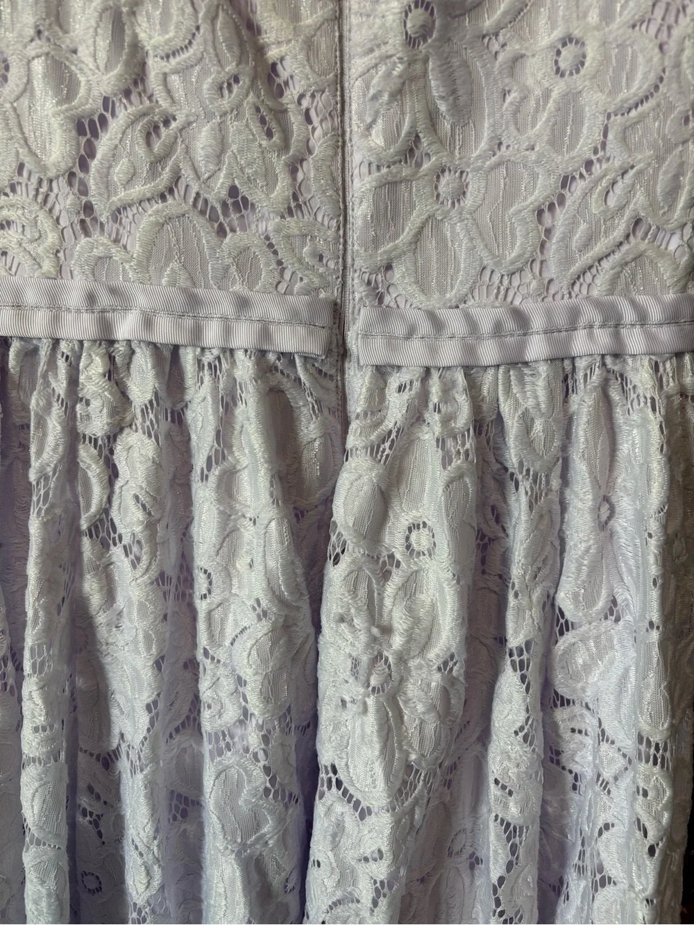 Ivy City Co Lace Midi Dress in Lilac with Puff Sleeves | XS - Picture 8 of 8